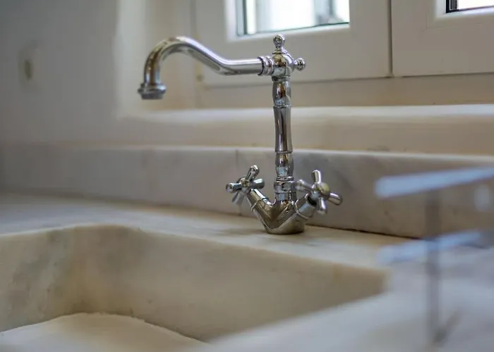 Elliah * Moni Christou Dasous