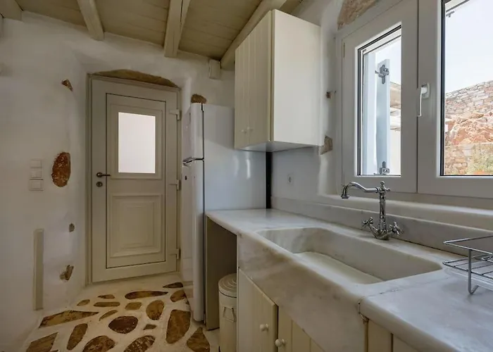 Elliah * Moni Christou Dasous